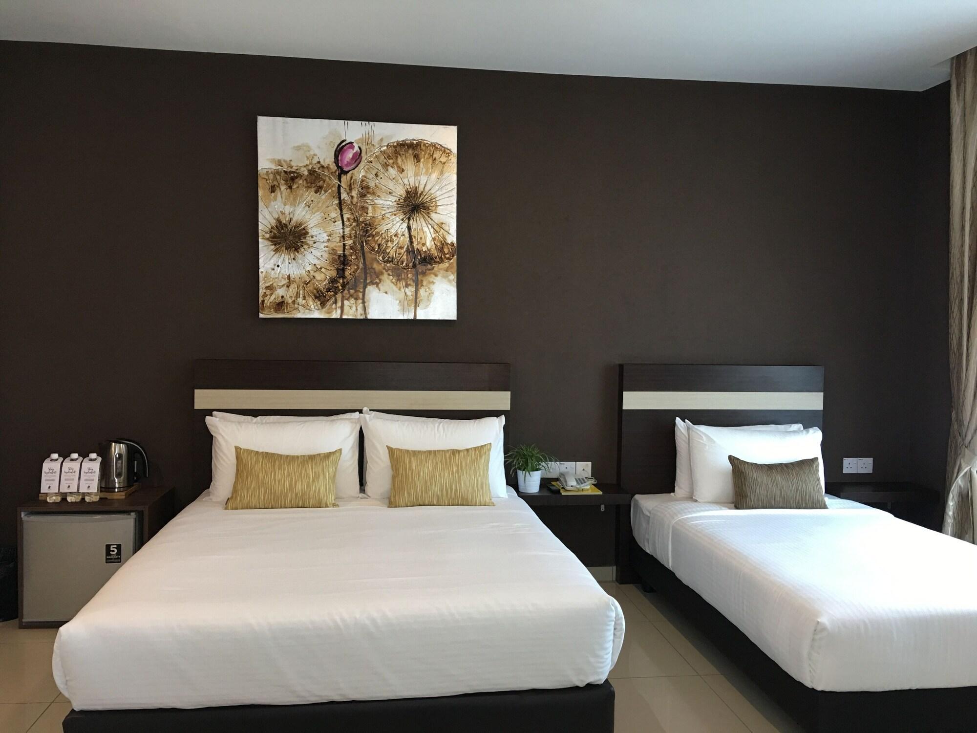 Chemara Boutique Hotel Miri Exteriör bild