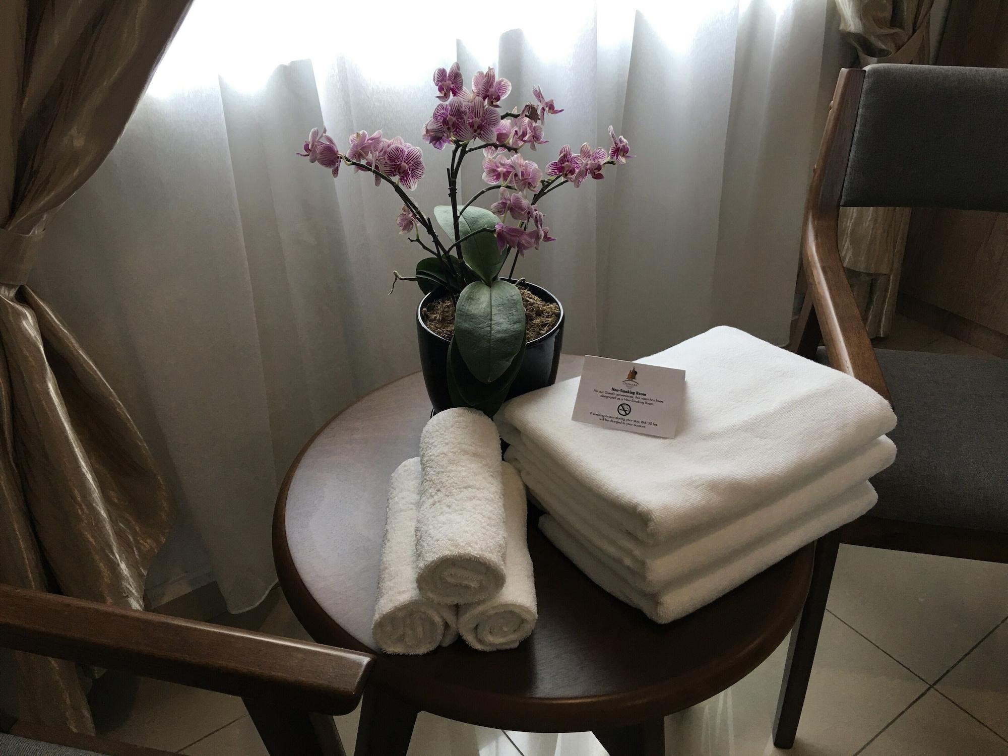 Chemara Boutique Hotel Miri Exteriör bild