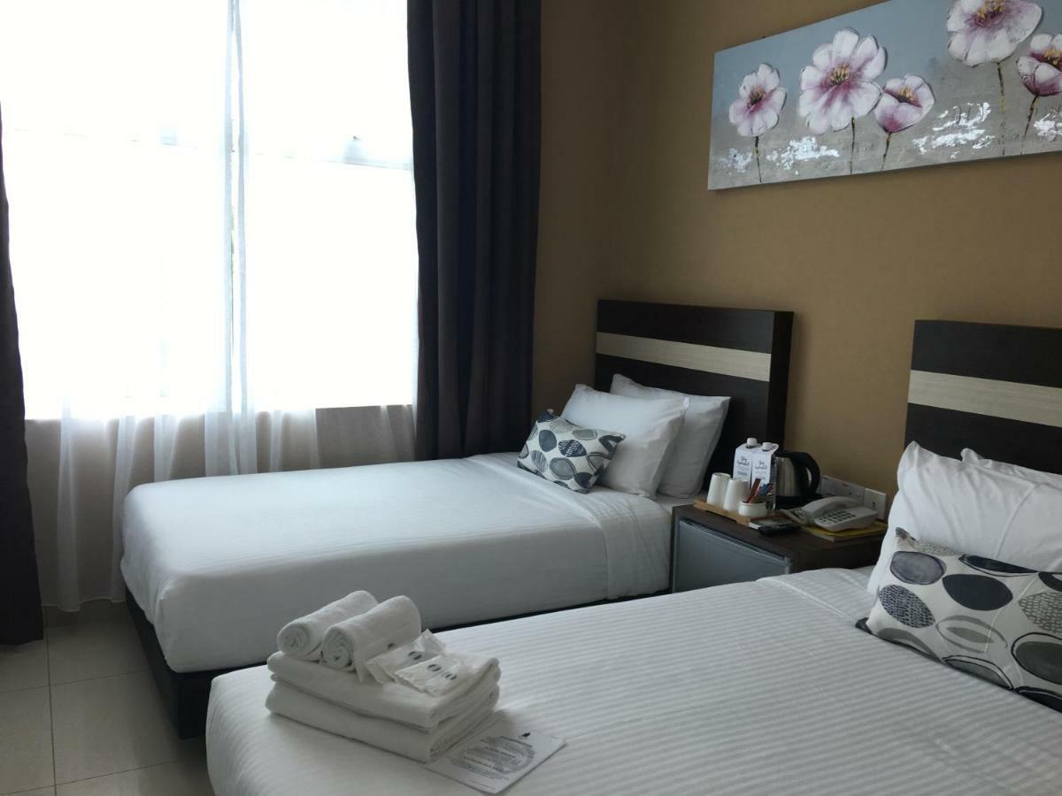 Chemara Boutique Hotel Miri Exteriör bild